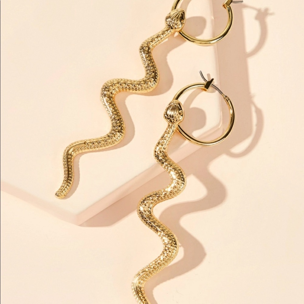 RESTOCKED IN NEW LISTING IN MY CLOSET - Picture 3 of 5